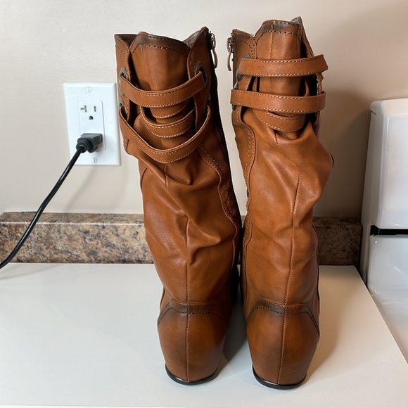 Size 38 Vangelo Brown Flat Boots - Picture 2 of 7